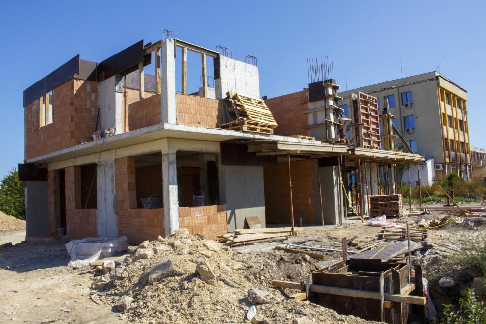  Надеждите са хората да влязат в къщите си 