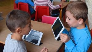деца с таблети