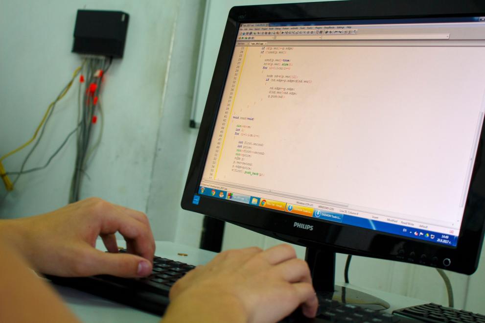  8-класникът е сребърен медалист от Първата европейска младежка олимпиада по информатика 