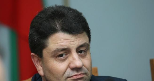 Правителството до края на годината ще увеличи допълнителните възнаграждения за