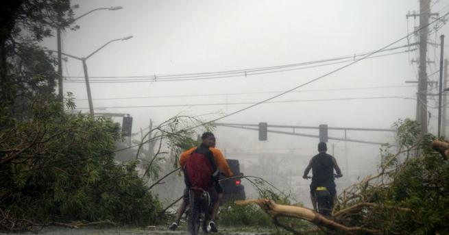 Най малко 15 души са загинали в Пуерто Рико при преминаването