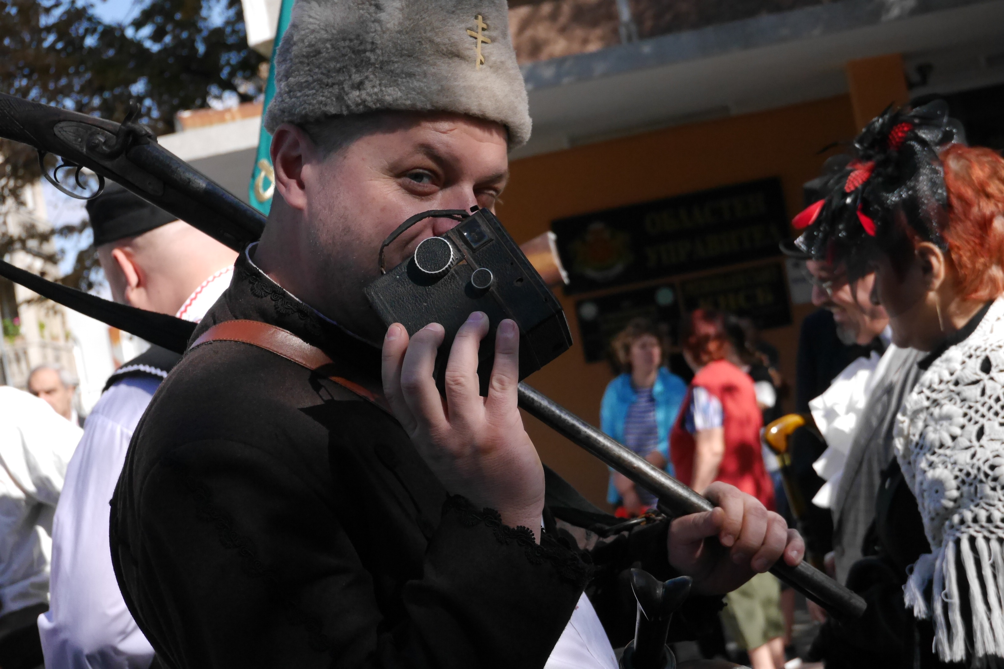 Всички участници бяха облечени по "последна" градска мода