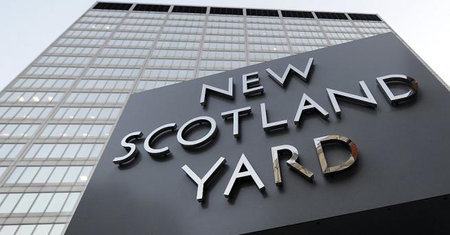 Британската полиция съобщава че са повдигнати обвинения срещу 18 годишен младеж