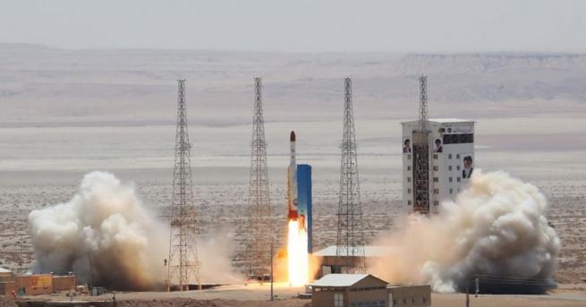 Иран изпита успешно новата си балистична ракета Хорамшахр с обсег