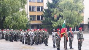 военни