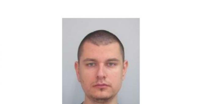 Десетки полицаи със следово куче вече почти денонощие издирват загубил