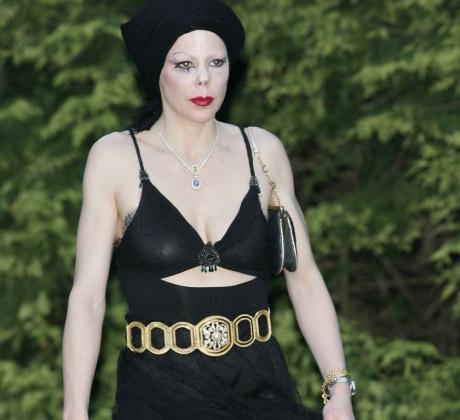 От известно време физическата форма и многобройните трансформации на българската