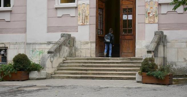 Педагогическият съвет в шуменското училище Екзарх Йосиф снощи взе решение