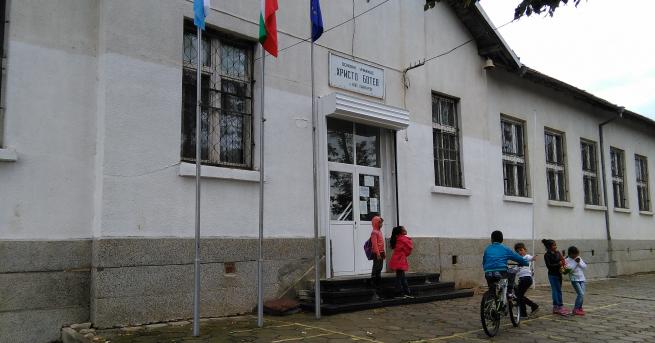 Директорът на училището в Ново Паничарево беше обвинен от родителите