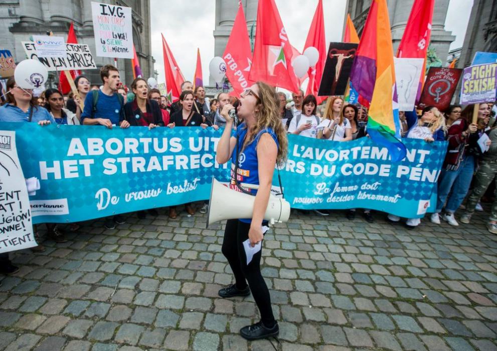  Жени стачкуваха в поддръжка на правото на аборт 