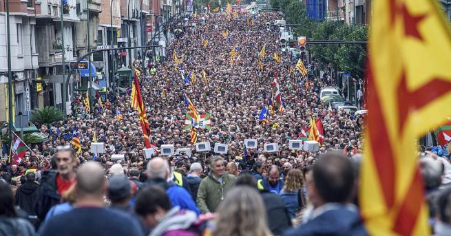 В цяла Испания се проведоха демонстрации за и против насрочения
