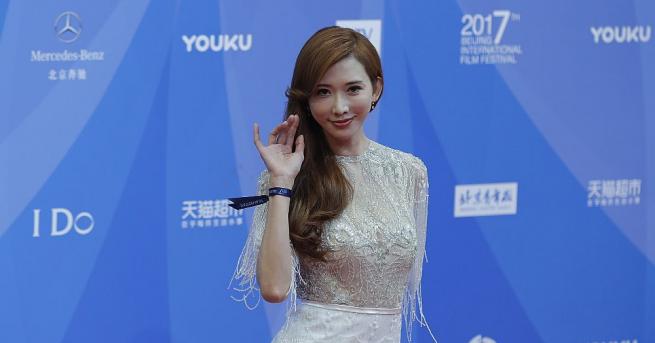 Тайванска хубавица смая феновете си като напомни своята възраст Лин