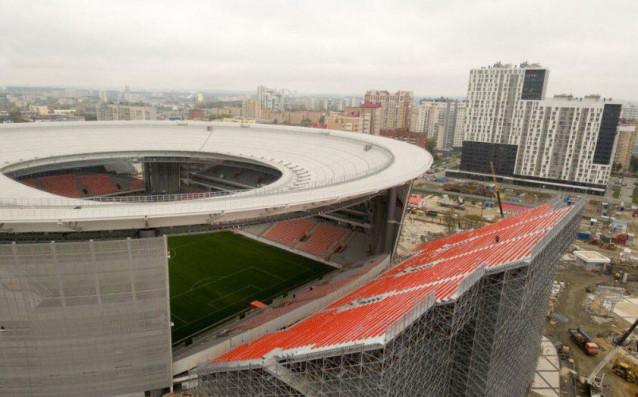 Едва ли има друг стадион в света с трибуна извън