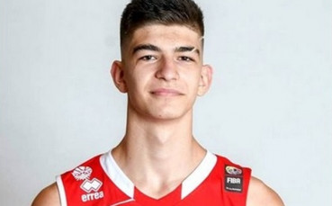 17 годишният български баскетболист Емил Стоилов и неговият Естудиантес спечелиха промоция в по горна лига в испанското първенство