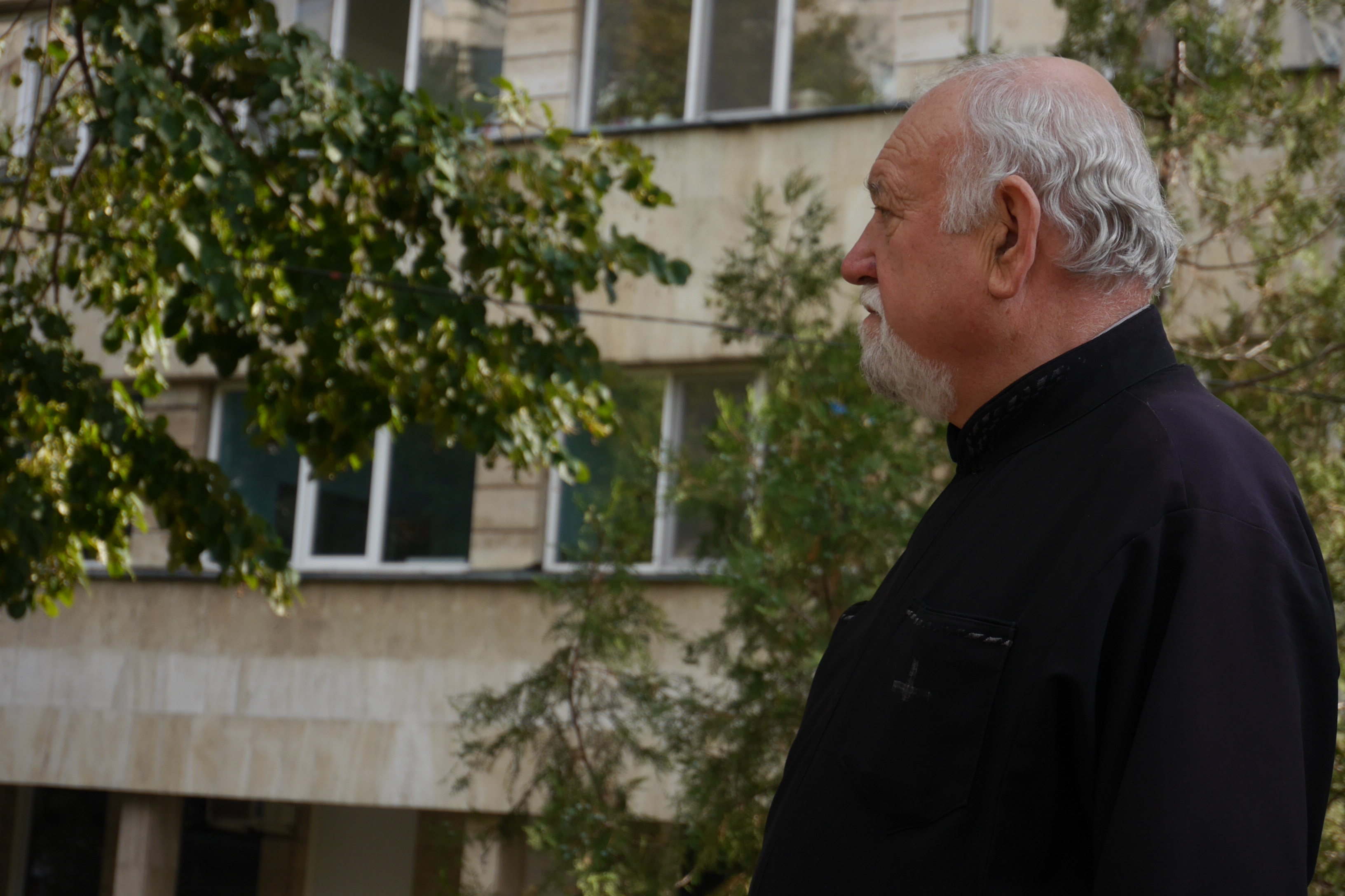 Параклисът тежи 14 тона