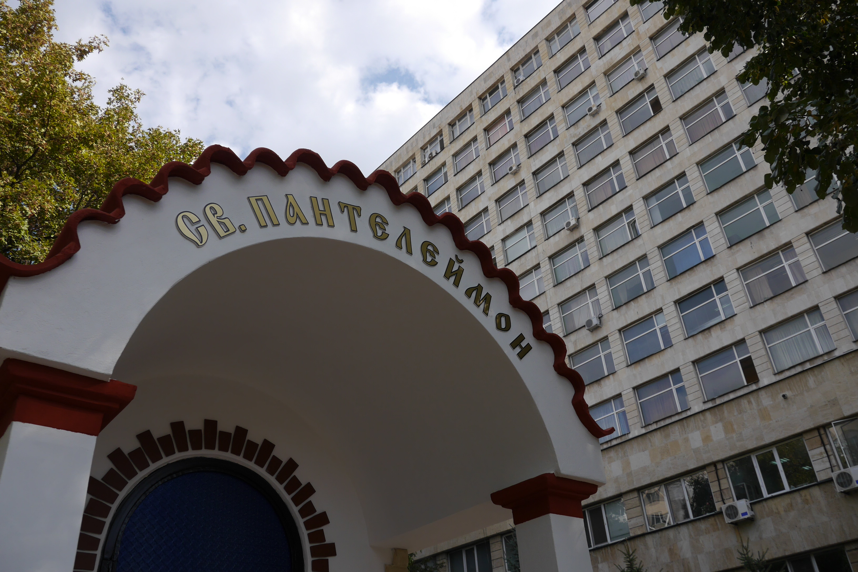 Параклисът тежи 14 тона