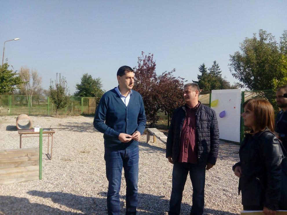 Кметът Иван Тотев и директорът на кучешкия приют в Пловдив Георги Божев
