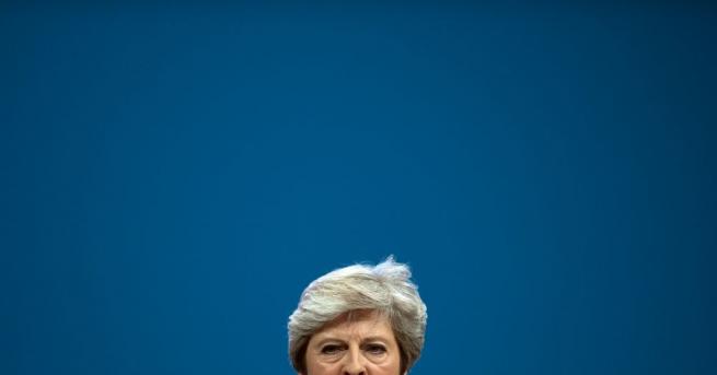 Британският премиер Тереза Мей даде знак в интервю че може