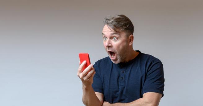 Изкуственият интелект Siri в телефоните на Apple твърди че химнът