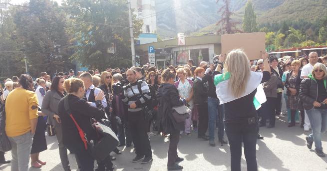 Протест във Враца брани болницатаРасте напрежението във Враца заради състоянието