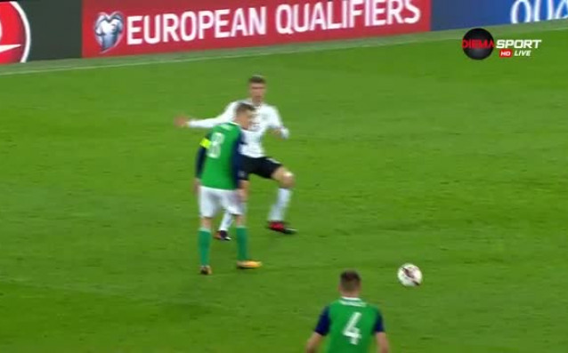 Германия води с 2 0 на Северна Ирландия след 45 минути