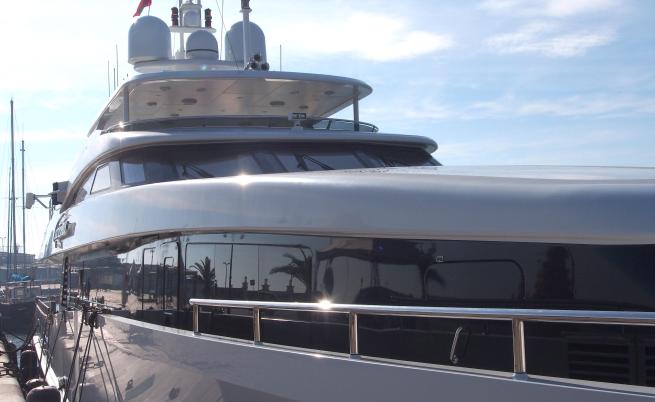 Яхтата на Саддам Хюсеин: от най-луксозното бижу в морето до останки, използвани за пикник