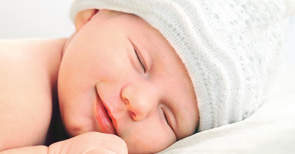 Новородените се усмихват предимно в съня си