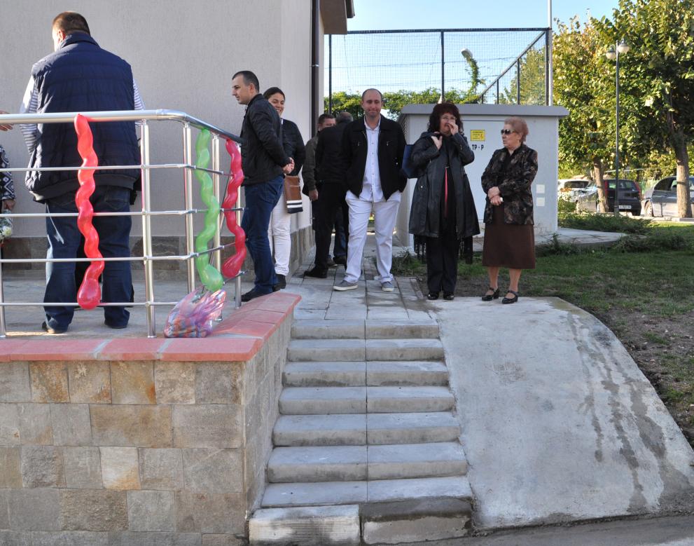откриха център в Баните