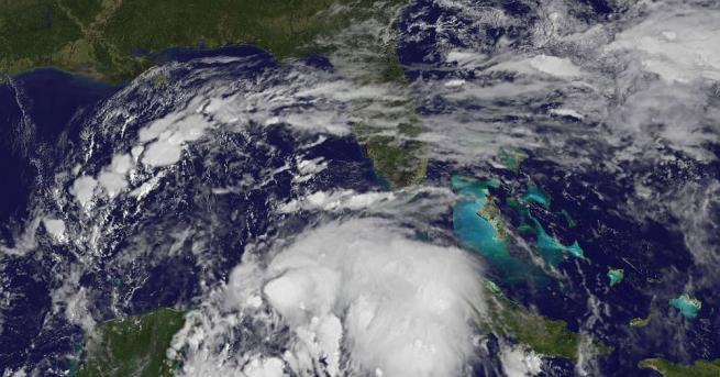 Тропическата буря Нейт прерасна в ураган преминавайки покрай карибското крайбрежие