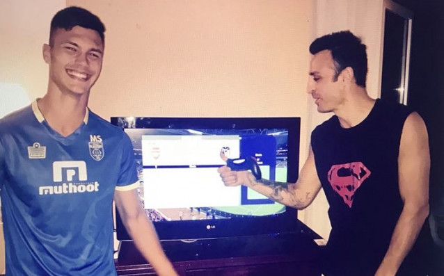 Димитър Бербатов явно се приспособява отлично към своя нов отбор