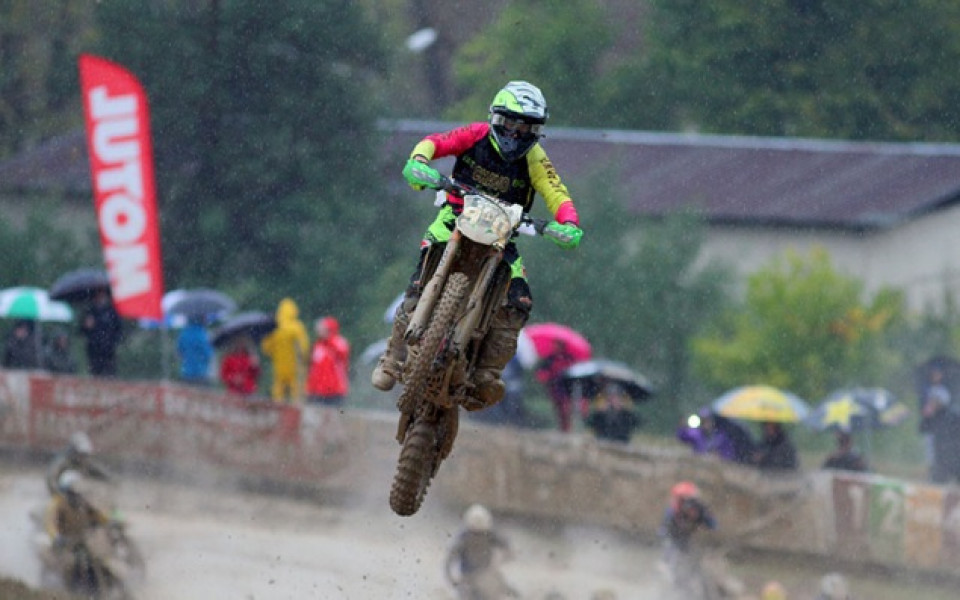 Дъжд и кал в първия ден на Европейското първенство по мотокрос в Троян
