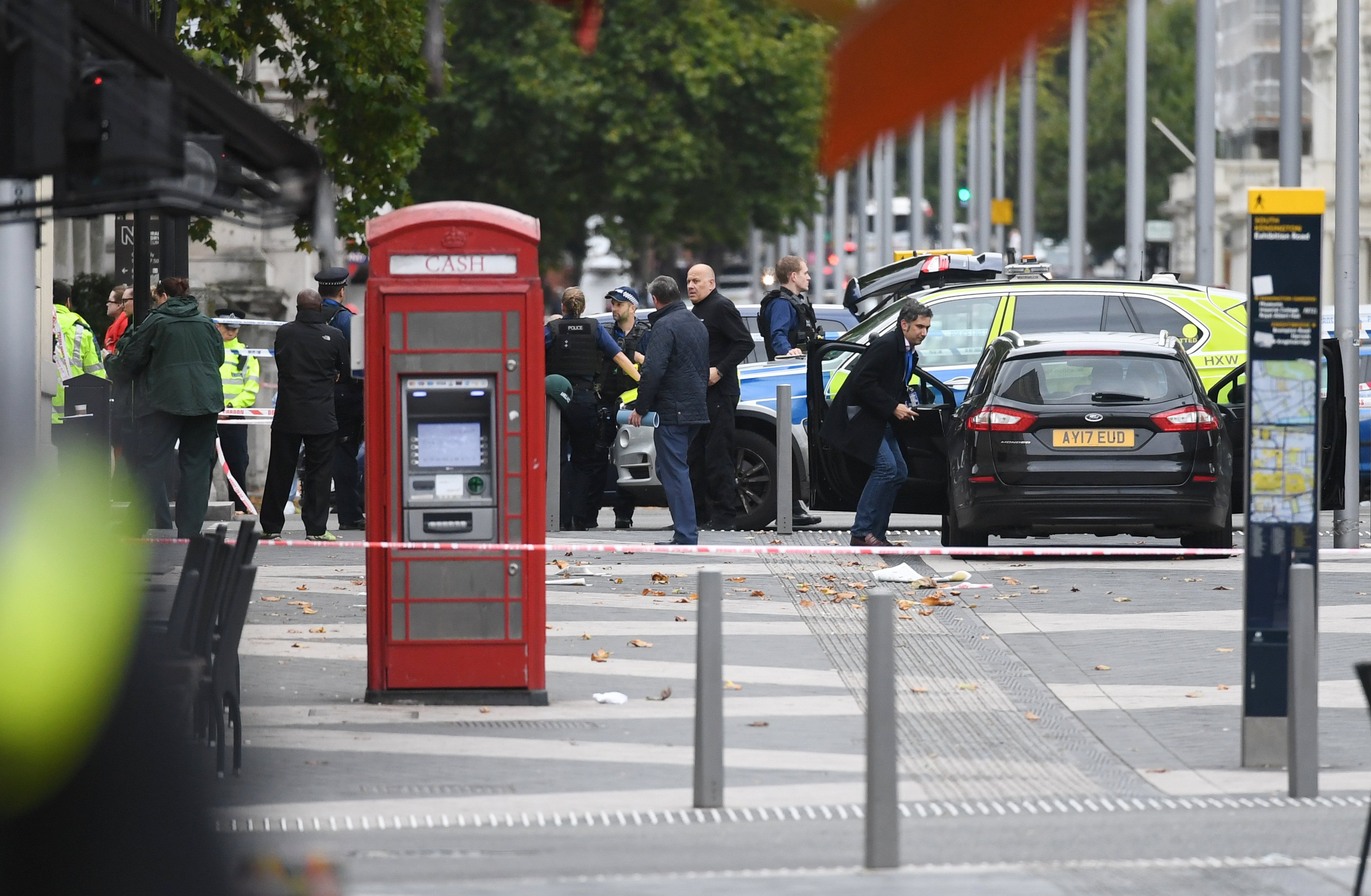 Кола се вряза в пешеходци в района на големи музеи в Лондон