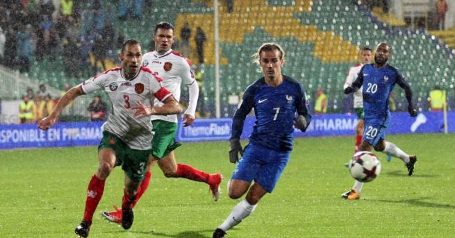 Тази вечер българският национален отбор по футбол посрещна на Националния