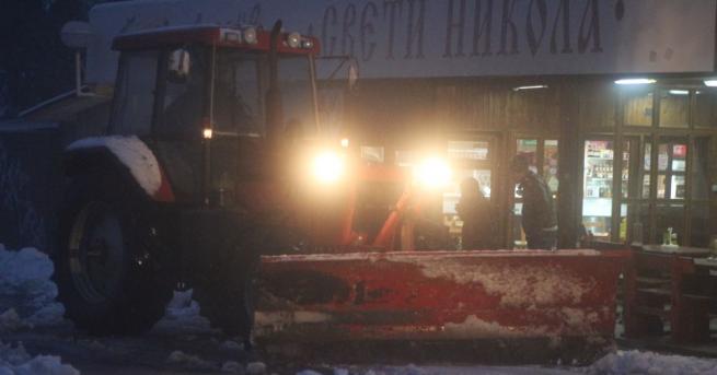 Ограничено е движението на всички автомобили през прохода Троян