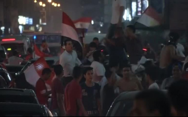 Египетската столица Кайро се озари с фойерверки, след като националният