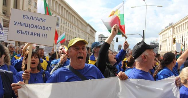 На работна среща между ръководството на оръжейния завод Емко и