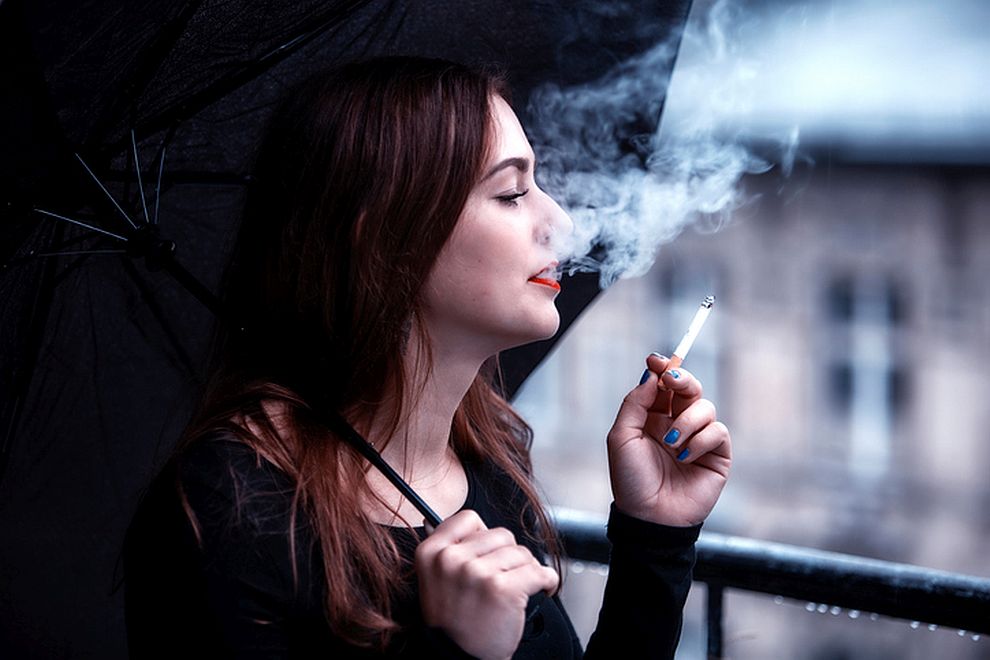 Двадесет на сто от анкетираните участници, които пушат, не крият, че копнеят за цигара повече, отколкото за интимни ласки