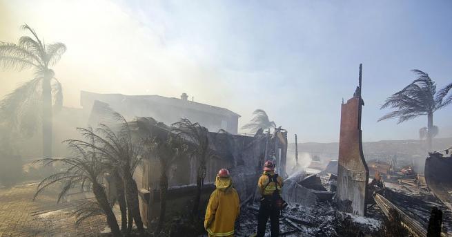 Огнена стихия бушува в Калифорния Губернаторът на щата Джери Браун