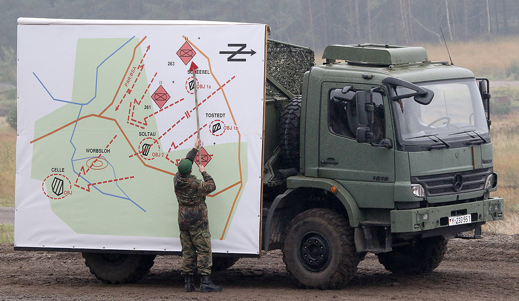 Ежегодно учение на германския Бундесвер в Берген, Северна Германия. От 5 до 13 октомври германските части на Бундесвера и звената на съюзнически сили практикуват различни сценарии по време на т. нар. "Informationslehruebung" (ILUE 2017)