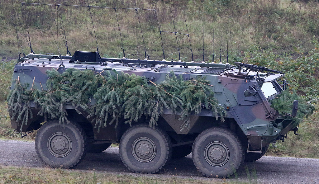 Ежегодно учение на германския Бундесвер в Берген, Северна Германия. От 5 до 13 октомври германските части на Бундесвера и звената на съюзнически сили практикуват различни сценарии по време на т. нар. "Informationslehruebung" (ILUE 2017)