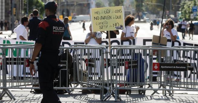 Президентът на Каталуния Карлес Пучдемон започна обръщението си пред местния