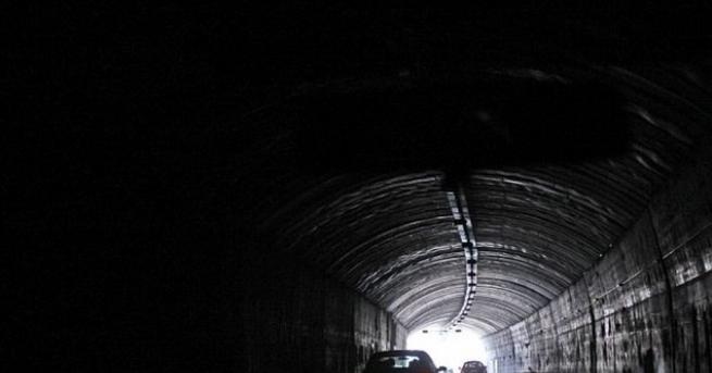 Възстановено е осветлението в двете тръби на тунела Траянови врата