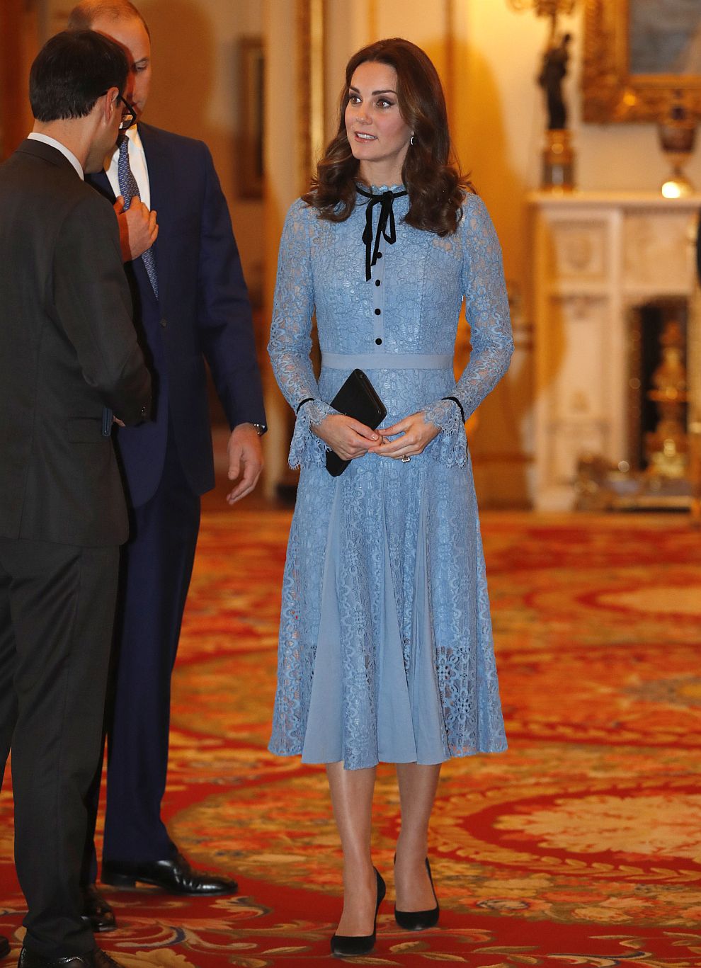 Херцогиня Катрин с първа официална изява в Бъкингамския дворец след обявяването на бременността ѝ