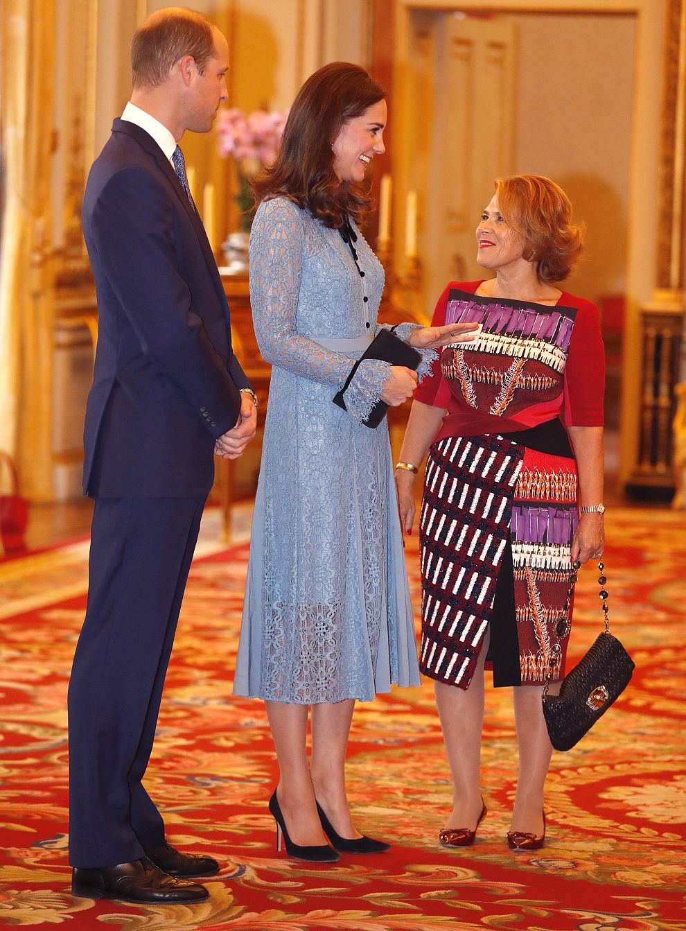 Херцогиня Катрин с първа официална изява в Бъкингамския дворец след обявяването на бременността ѝ