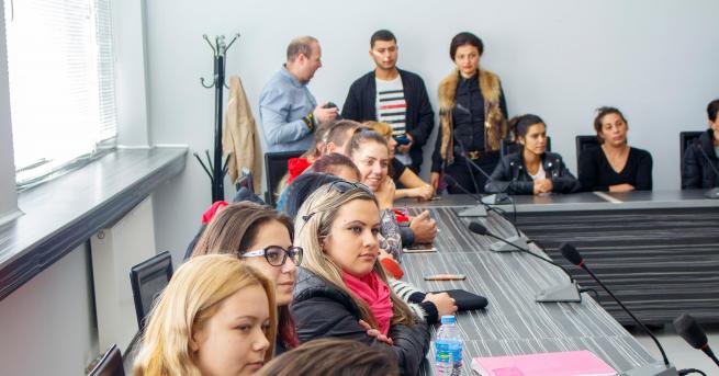 Младите хора се нуждаят от добро заплащане и възможност за