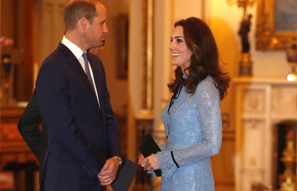 Принц Уилям и херцогиня Катрин в Бъкингамския дворец