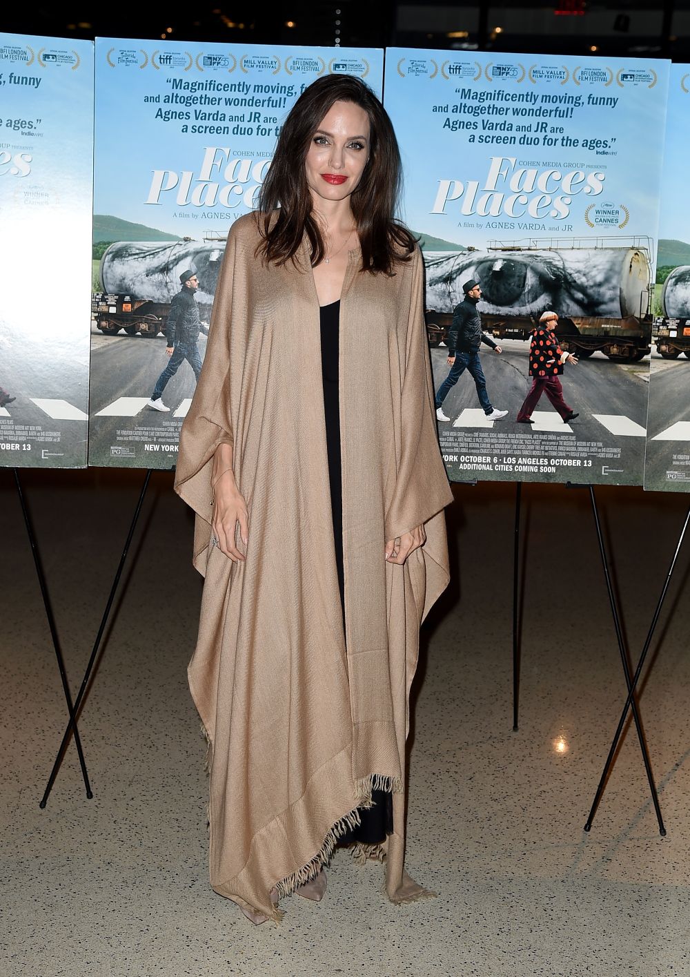 Анджелина Джоли по време на премиерата на филма „Faces Places”.