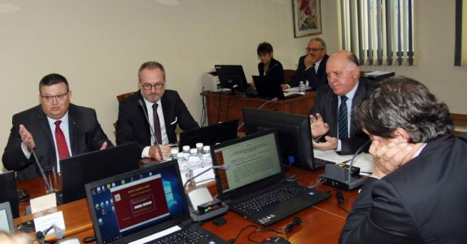 След като решиха че няма да обявяват нова процедура за