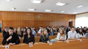 Младежите дискутираха в Деня на българската община