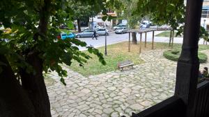 С Петковденско сгледно хоро пред Дечкова къща поставяме началото на